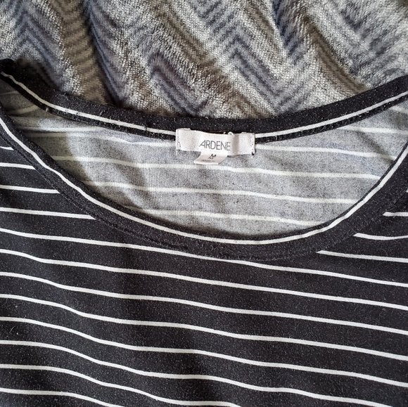 Medium Long Sleeve Striped Top - Picture 5 of 5